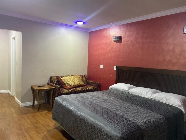 Villa Park Motel image 26