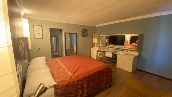 Villa Park Motel 6